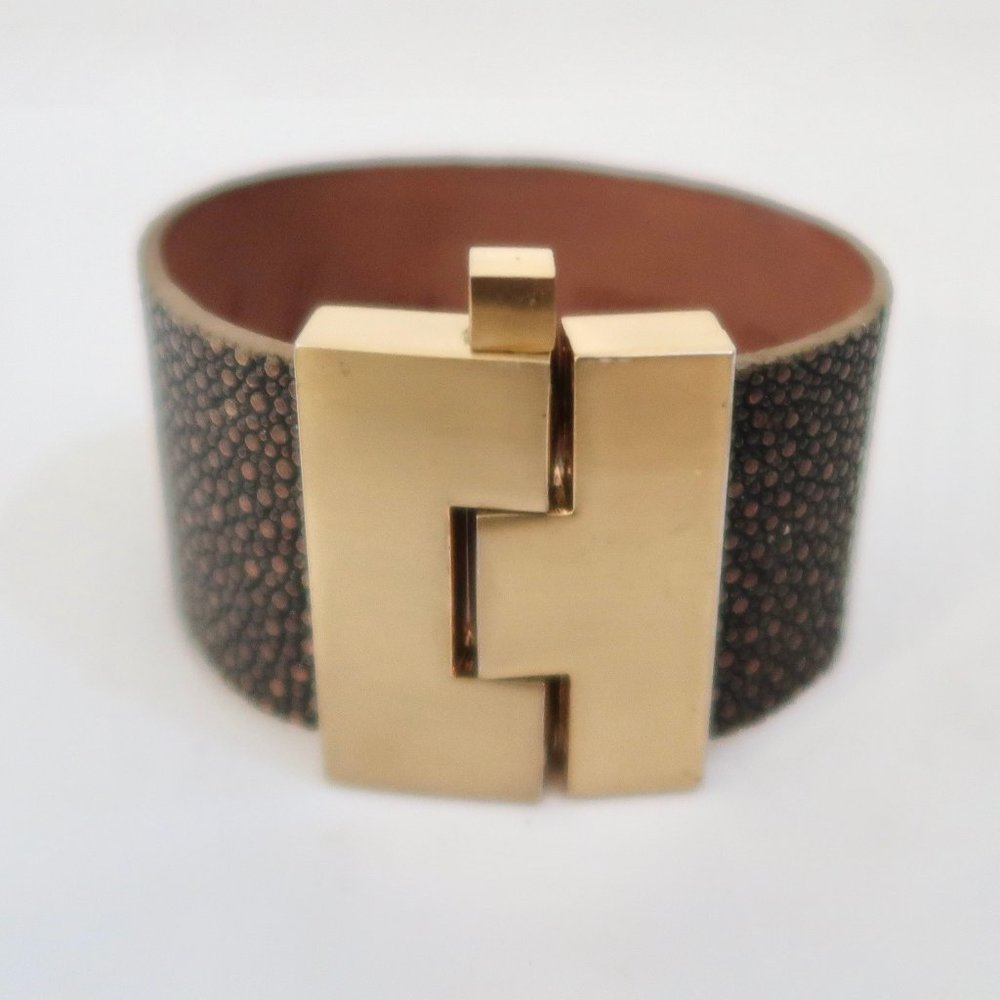 LEIGHELENA Wide Stingray Leather cuff